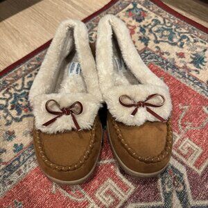 Cozy-Lined Moccasin Slippers for Women Size 8